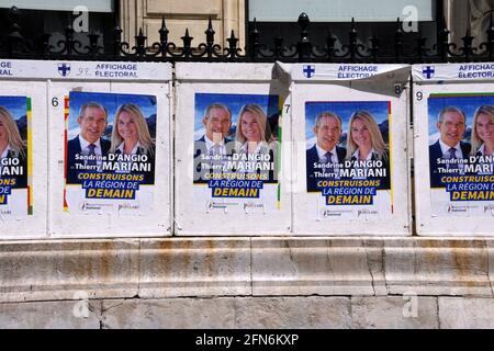 Les affiches de Sandrine d'Angio et Thierry Mariani sont exposées.Sandrine d'Angio et Thierry Mariani sont candidats au parti d'extrême droite "rassemblement National" (RN) aux élections régionales en Provence-Alpes-Côte d'Azur. Banque D'Images