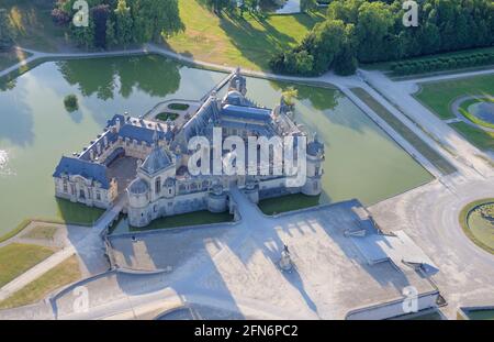 La France, l'Oise, le château de Chantilly et son jardin d'André Le Nôtre (vue aérienne) Banque D'Images