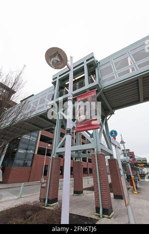 Auburn Transit Station Plaza près de la gare ferroviaire d'Auburn, Washington. Banque D'Images