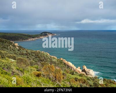 Vues sur le circuit de marche de Tongue point, parc national Wilsons Promontory, Australie. Vue sur la pointe de la languette. Banque D'Images