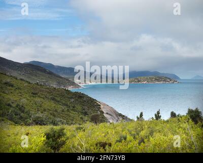 Vues sur le circuit de marche de Tongue point, parc national Wilsons Promontory, Australie. Vue sur la pointe de la languette. Banque D'Images