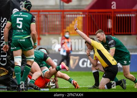 Limerick, Irlande. 14 mai 2021. James CRONIN de Munster marque un essai lors de la Guinness PRO14 Rainbow Cup Round 3 match entre Munster Rugby et Connacht Rugby à Thomond Park à Limerick, Irlande le 14 mai 2021 (photo par Andrew SURMA/SIPA USA) Credit: SIPA USA/Alay Live News Banque D'Images