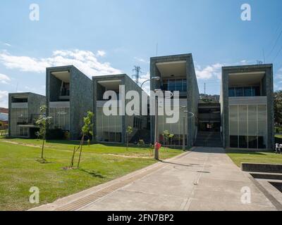 Medellin, Antioquia, Colombie - décembre 23 2020: Grand bâtiment connu sous le nom de ¨'House of Justice, 20 de juillet', qui est en charge de donner la Citize Banque D'Images