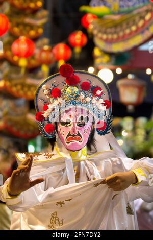 CHIANG MAI THAÏLANDE - FEBUARY 24 : spectacle de l'acteur masque chinois dans le festival annuel du temple chinois .Pung Tao Gong temple ancestral chiang mai est l'olde Banque D'Images