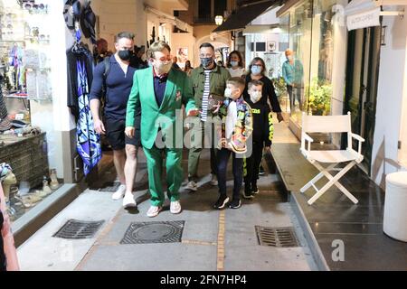 Sir Elton John vacances à Capri (Italie) avec son mari David Fournir et leurs enfants Zachary et Élie Banque D'Images