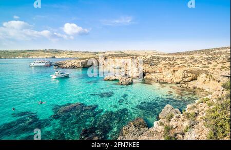 Le lagon bleu de renommée mondiale sur l'île Comino - Méditerranée Merveille de la nature dans la belle Malte Banque D'Images