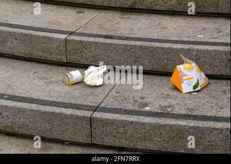 Littering sur les pas de Norwich Forum Banque D'Images