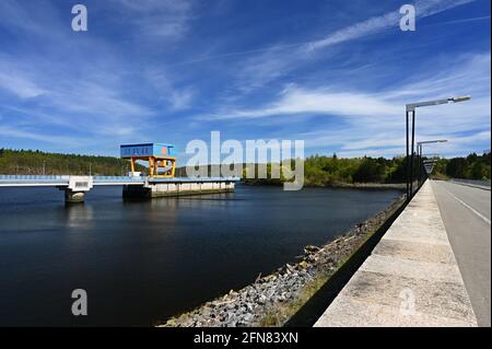 La Dalesice a pompé - stockage de la centrale hydroélectrique sur la rivière Jihlava. Barrage avec paysage en République tchèque Banque D'Images