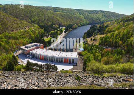 La Dalesice a pompé - stockage de la centrale hydroélectrique sur la rivière Jihlava. Barrage avec paysage en République tchèque Banque D'Images