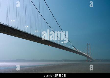 Le pont Humber près de Kingston upon Hull, East Riding of Yorkshire, Angleterre, un pont suspendu à une travée Banque D'Images