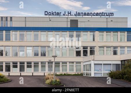 Emmeloord, pays-Bas - 5 mai 2021 : façade de l'hôpital dans le village hollandais d'Emmeloord Banque D'Images