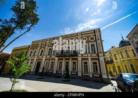 07 MAI 2021, TBILISSI, GÉORGIE : partie restaurée de la partie la plus ancienne de la vieille ville de Tbilissi, zone de la place Gudiashvili Banque D'Images