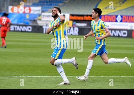 WAALWIJK, PAYS-BAS - MAI 13 : Sylla SOW du RKC Waalwijk marque le deuxième but du RKC Waalwijk lors du match néerlandais entre le RKC Waalwijk et F Banque D'Images