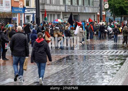 Cork, Irlande. 15 mai 2021. Cork Palestine solidarité protestation, Cork, Irlande. Les manifestants se sont rassemblés aujourd'hui dans les rues de Cork en solidarité avec le peuple palestinien et pour appeler le gouvernement irlandais à contribuer à mettre fin à la violence dans la région où le gouvernement israélien colonise brutalement la région de Sheikh Jarrah à Jérusalem-est. Credit: Damian Coleman/Alay Live News Banque D'Images