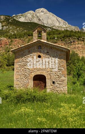 Hermitage de Sant Antoni de Feners, au pied de la face sud de Pedraforca (Berguedà, Catalogne, Espagne) ESP: Ermita de Sant Antoni de Feners Banque D'Images