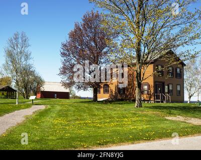 Sackets Harbor, New York, États-Unis. 12 mai 2021. Les terrains de la Siite historique d'État du champ de bataille de Sackets Harbor à Sackets Harbor, New York, sur les rives Banque D'Images