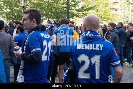 Londres, Royaume-Uni. 15 mai 2021. Les supporters se rendent à Wembley avant la finale de la coupe FA 2021 entre Chelsea au stade de Wembley, Londres, Angleterre, le 15 mai 2021. Photo par Andrew Aleksiejczuk/Prime Media Images. Crédit : Prime Media Images/Alamy Live News Banque D'Images