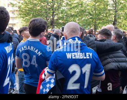 Londres, Royaume-Uni. 15 mai 2021. Les supporters se rendent à Wembley avant la finale de la coupe FA 2021 entre Chelsea au stade de Wembley, Londres, Angleterre, le 15 mai 2021. Photo par Andrew Aleksiejczuk/Prime Media Images. Crédit : Prime Media Images/Alamy Live News Banque D'Images