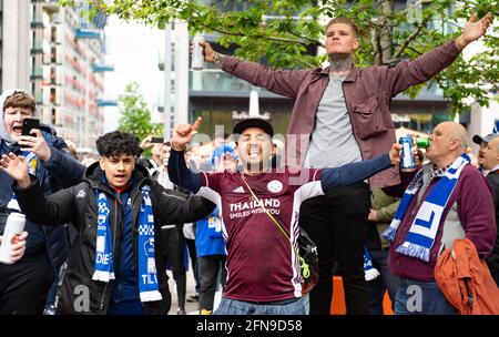 Londres, Royaume-Uni. 15 mai 2021. Les supporters se rendent à Wembley avant la finale de la coupe FA 2021 entre Chelsea au stade de Wembley, Londres, Angleterre, le 15 mai 2021. Photo par Andrew Aleksiejczuk/Prime Media Images. Crédit : Prime Media Images/Alamy Live News Banque D'Images