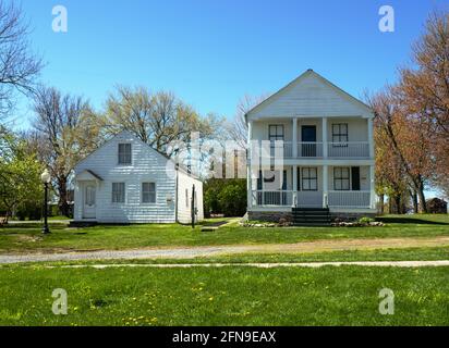 Sackets Harbor, New York, États-Unis. 12 mai 2021. Les terrains de la Siite historique d'État du champ de bataille de Sackets Harbor à Sackets Harbor, New York, sur les rives Banque D'Images