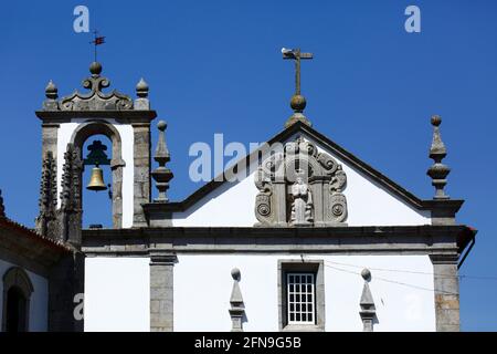 Détail de la partie supérieure de la Renaissance / style baroque Eglise Igreja da Misericóridia, Caminha, province de Minho, Portugal Banque D'Images