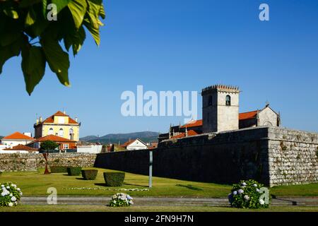 L'église paroissiale gothique / Renaissance / Igreja Matriz et partie de la ville mur défensif, Caminha, la province du Minho, Portugal Banque D'Images