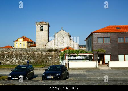 L'église paroissiale gothique / Renaissance / Igreja Matriz et partie de la ville mur défensif, Caminha, la province du Minho, Portugal Banque D'Images