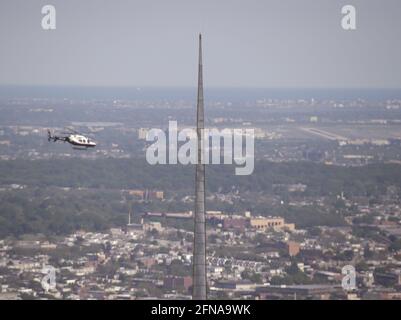 New York, États-Unis. 15 mai 2021. Les vues sur le Chrysler Building peuvent être vues depuis Summit One Vanderbilt à One Vanderbilt le vendredi 14 mai 2021 à New York. Summit One est une expérience et un observatoire immersifs et menés par l'histoire, situés à 1,401 mètres sur la couronne d'un Vanderbilt relié et se trouve directement au Grand Central terminal. Summit One Vanderbilt, une expérience multisensorielle de 65,000 mètres carrés comprenant une terrasse extérieure, sera officiellement lancée au public le 21 octobre. Photo de John Angelillo/UPI crédit: UPI/Alay Live News Banque D'Images