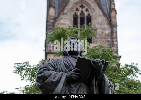 Monument Luther en face de la Kaufmannskirche à Erfurt, Thuringe Banque D'Images