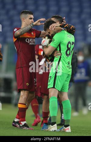 Rome, Italie. 15 mai 2021. ROME, Italie - 15.05.2021: Les joueurs roms célèbrent la victoire à la fin de la série UN championnat 2021 Derby de football entre COMME ROMA vs SS LAZIO au stade olympique de Rome. Crédit : Agence photo indépendante/Alamy Live News Banque D'Images