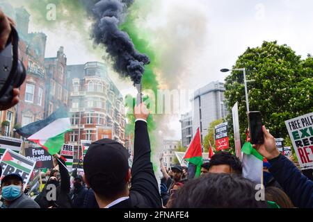 Londres, Royaume-Uni. 15 mai 2021. Les manifestants se rassemblent près de l'ambassade israélienne à South Kensington pour soutenir la Palestine. Credit: Vuk Valcic/Alamy Live News Banque D'Images