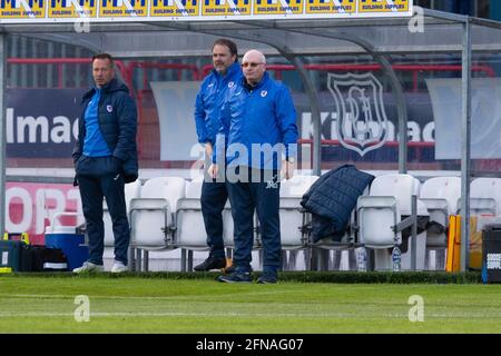 Dens Park, Dundee, Royaume-Uni. 15 mai 2021. Scottish Championship football, Premiership Playoff, Dundee FC versus Raith Rovers ; John McGlynn, le Manager de Raith Rovers, regarde attentivement tandis que son équipe lutte pour ramener suffisamment de buts pour atteindre le niveau des deux cravates Credit: Action plus Sports/Alay Live News Banque D'Images