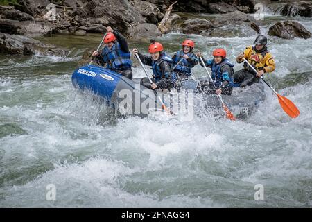 Rafting sur la rivière Noguera Pallaresa, Lleida, Catalogne, Espagne Banque D'Images