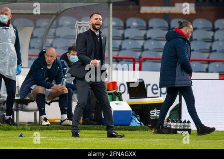 Dens Park, Dundee, Royaume-Uni. 15 mai 2021. Scottish Championship football, Premiership Playoff, Dundee FC versus Raith Rovers ; James McPake, le directeur de Dundee, encourage son équipe Credit: Action plus Sports/Alay Live News Banque D'Images