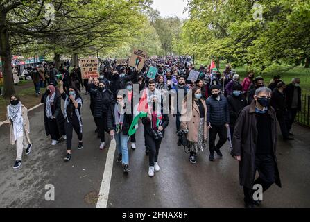 Londres, Royaume-Uni. 15 mai 2021. Une arnaque générale lors de la manifestation contre la violence de l'État en solidarité avec la Palestine le 15 mai 2021 à Londres, en Grande-Bretagne. Les tensions à Jérusalem ont entraîné des frappes aériennes transfrontalières entre Israël et des militants à Gaza, tuant au moins 119 Palestiniens et 8 Israéliens crédit: May James/ZUMA Wire/Alamy Live News Banque D'Images