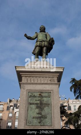 Statue de Miguel de Cervantes Saavedra. Érigé en face du Congrès espagnol des députés, Madrid. Par Antonio Sola in Banque D'Images