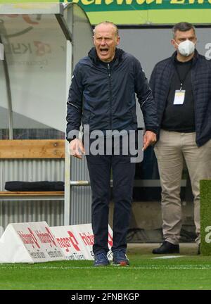 Fribourg, Allemagne. 15 mai 2021. Christian STREICH, FRG Trainer fête le but de Christian GUENTER, FRG 30 2-2 but, heureux, rire, célébration, dans le match SC FREIBURG - FC BAYERN MUENCHEN 2-2 1.Ligue allemande de football le 15 mai 2021 à Fribourg, Allemagne saison 2020/2021, match jour 33, 1.Bundesliga, FCB, München, 33.Spieltag, crédit: Peter Schatz/Alay Live News Banque D'Images