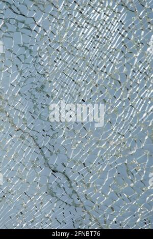 Rétroéclairage en verre cassé et fissuré, écran sauvage déranné Banque D'Images