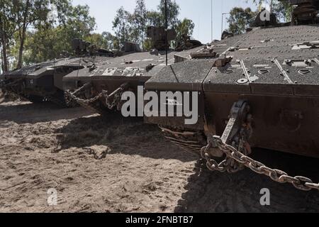 Conseil régional d'Eshkol, Israël. 16 mai 2021. Les forces terrestres des FDI se sont déployées le long de la frontière de la bande de Gaza dans le cadre de l'opération militaire du Guardian of the Walls d'Israël à Gaza. Le conflit militaire, aujourd'hui en ce 7ème jour, a commencé après une salve de roquettes tirées par le groupe terroriste du Hamas de Gaza vers Jérusalem. Crédit : NIR Amon/Alamy Live News Banque D'Images