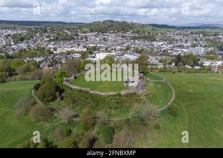 Château de Kendal, Kendal Cumbria, Angleterre. 11 mai 2021. Vues aériennes du château de Kendal. Le château a été construit au début des années 1200 Banque D'Images