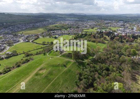 Château de Kendal, Kendal Cumbria, Angleterre. 11 mai 2021. Vues aériennes du château de Kendal. Le château a été construit au début des années 1200 Banque D'Images