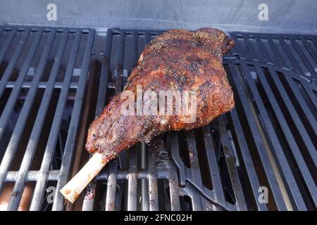 Gigot d'agneau sur barbecue Banque D'Images