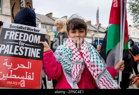 Eastbourne, Royaume-Uni. 16 mai 2021. Les manifestants se réunissent pour soutenir les Palestiniens suite aux réponses militaires d'Israël aux attaques de missiles contre Israël par les militants du Hamas. Credit: Newspics UK South/Alamy Live News Banque D'Images