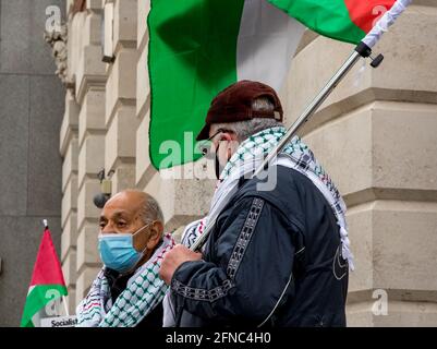 Eastbourne, Royaume-Uni. 16 mai 2021. Les manifestants se réunissent pour soutenir les Palestiniens suite aux réponses militaires d'Israël aux attaques de missiles contre Israël par les militants du Hamas. Credit: Newspics UK South/Alamy Live News Banque D'Images