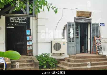 Rétro vintage rétro classique rétro bâtiment ancien de Lao Library Et une boutique de livres pour les personnes laotiennes et les voyageurs étrangers Visitez acheter lire à Lou Banque D'Images
