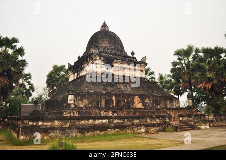 PRA que Makmo ou Pra que Pathum stupa Singhalese style Du temple Wat Wisunalat ou Wisunarat Visoun pour le peuple laotien et les voyageurs étrangers voyagent v Banque D'Images