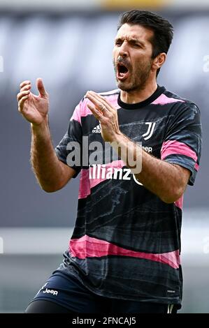 Turin, Italie. 15 mai 2021. Gianluigi Buffon de Juventus FC réagit pendant l'échauffement avant le Serie UN match de football entre Juventus FC et FC Internazionale. Juventus FC a remporté 3-2 victoires sur FC Internazionale. Credit: Nicolò Campo/Alay Live News Banque D'Images