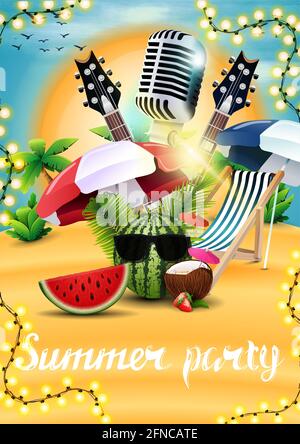 Fête d'été, affiche avec melon d'eau dans des lunettes de soleil, cocktail de fraise dans la noix de coco, chaise de plage, microphone, guitares et fond tropical Banque D'Images