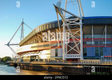 Millennium Stadium au coucher du soleil, centre-ville, Cardiff, Pays de Galles, Royaume-Uni Banque D'Images