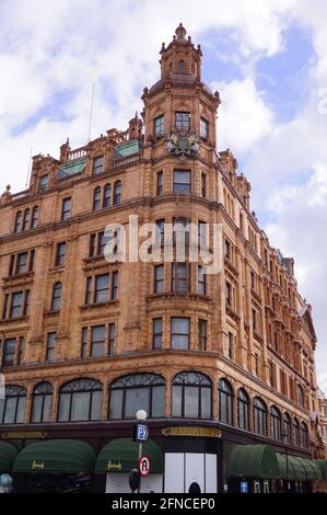 Londres, Royaume-Uni : grand magasin Harrods, vue sur le bâtiment de Knightsbridge Banque D'Images